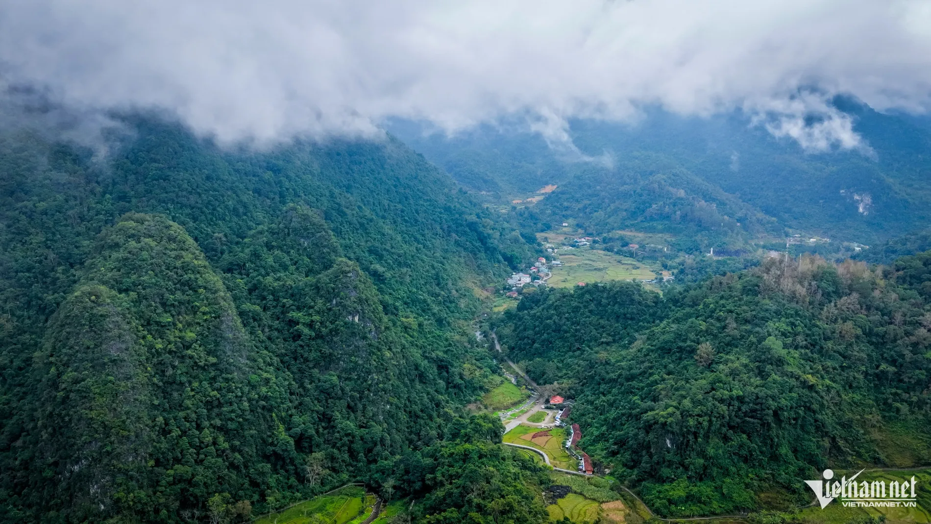 Pac Bo à Cao Bang: itinéraire de marche entre la source Le-nin et les cavités karstiques